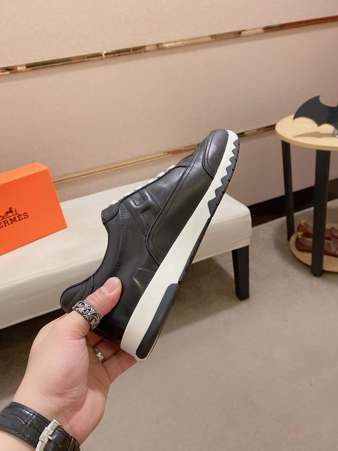 Ex-factory price: 500💰《HERMES》【Classic original single version】Hermès; top 🔝purchasing agent🔍🔍men's latest 🇺🇸sold simultaneously, original imported from Italy ▲▲first-layer cowhide ▲▲ (high-end, nobility and class) ) Exquisite workmanship (Italian 🇮🇹 imported water-dyed 🐂 cowhide lining) sole: original sole provided by the original factory, ⚠️exclusive double-layer activity·TPR·rubber·combined molded outsole; super comfortable·wear-resistant·non-slip·environmental protection The real thing is more beautiful when photographed in kind (high quality, following orders), you can come in and out at will * Number of yards: 38·39·40·41·42·43·44# (can be customized 45.)
